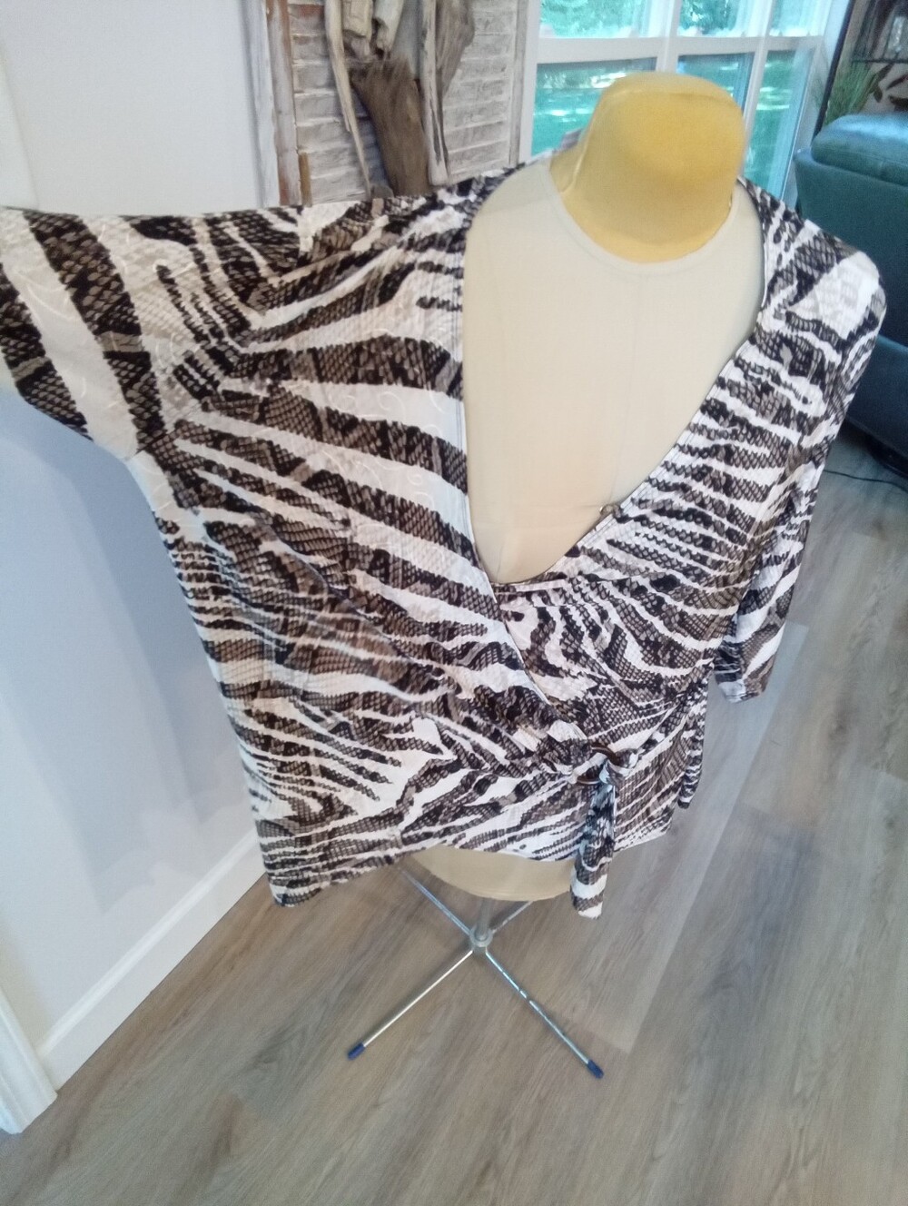 C Est. 1946 Snakeskin O-Ring Wrap Gathered Drape Style Blouse Plus Sz 18/20W - Picture 3 of 14